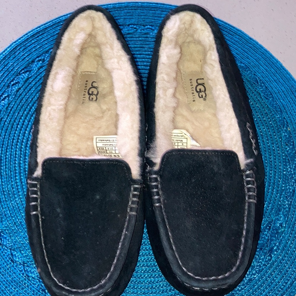 UGG  Moccasin Loafer Slippers Shoes Size 6